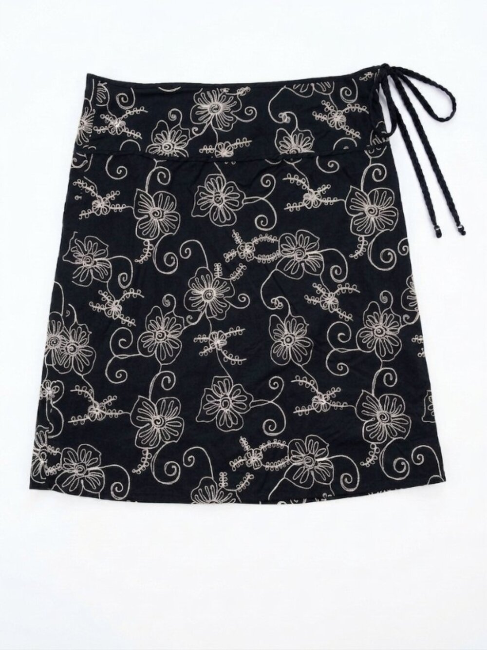 Vintage - Y2K Whimsigoth Black & White Floral Embroidered A-Line Skirt - Medium